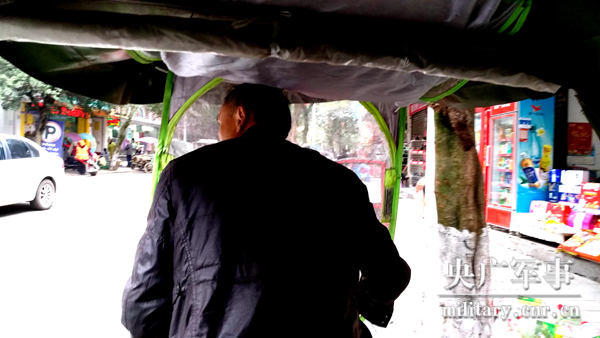 08.jpg 中國退役軍人張明洪:三輪車(chē)蹬出的幸福生活和無(wú)愧人生-云南能投軍創(chuàng )產(chǎn)業(yè)投資有限公司