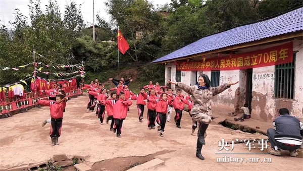 中國退役軍人丨謝彬蓉：綻放在大涼山上的軍中綠花