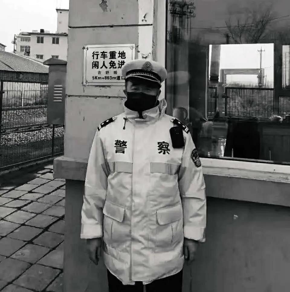 02.jpg 清明緬懷:致敬犧牲在戰疫一線(xiàn)的退役老兵-云南能投軍創(chuàng )產(chǎn)業(yè)投資有限公司