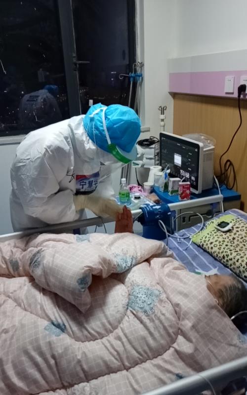 抗擊疫情，這對上海退役軍人夫婦齊上陣……