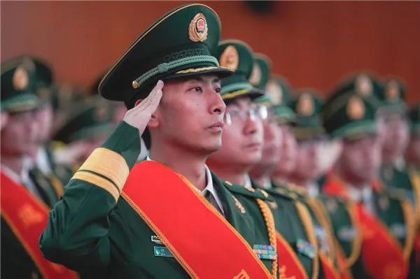 央廣軍事短評丨自主擇業(yè)軍轉干部：戎裝雖解，軍魂猶在，歲月流逝，本色不改