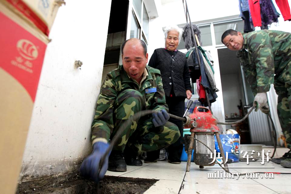 張喜忠：從掏糞工到國慶觀(guān)禮臺嘉賓，“北漂”退伍老兵的人生逆襲