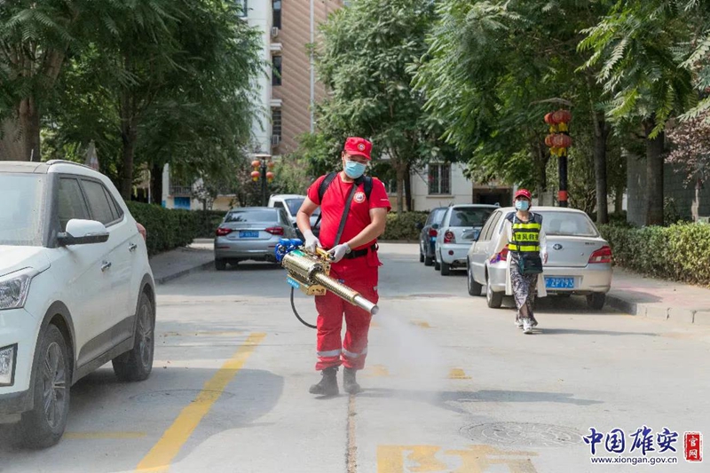 002.jpg 雄安新區退伍軍人志愿者義務(wù)給小區進(jìn)行消殺-云南能投軍創(chuàng )產(chǎn)業(yè)投資有限公司