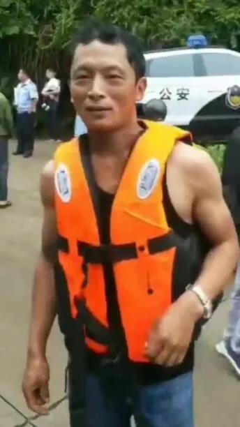 退伍不褪色！80后退役軍人勇救落水司機