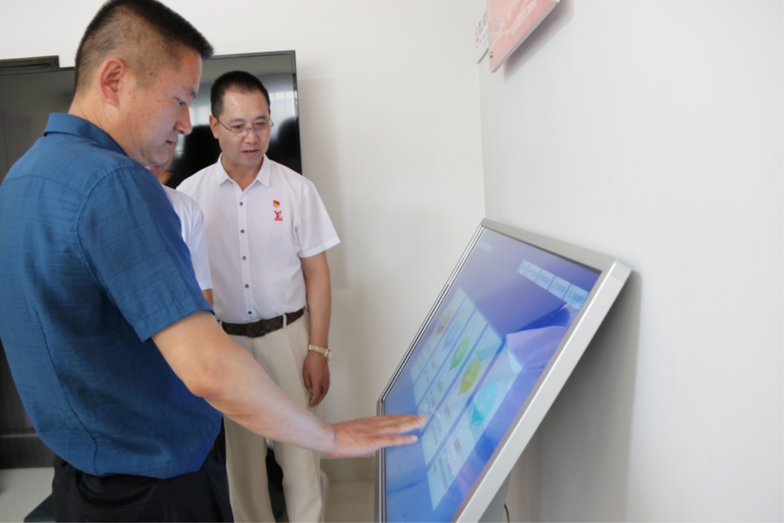 發(fā)展“楓橋經(jīng)驗” 共建和諧陸良——云南省陸良縣退役軍人事務(wù)局創(chuàng  )新為兵服務(wù)的“陸良模式”紀實(shí)-云南能投軍創(chuàng  )產(chǎn)業(yè)投資有限公司