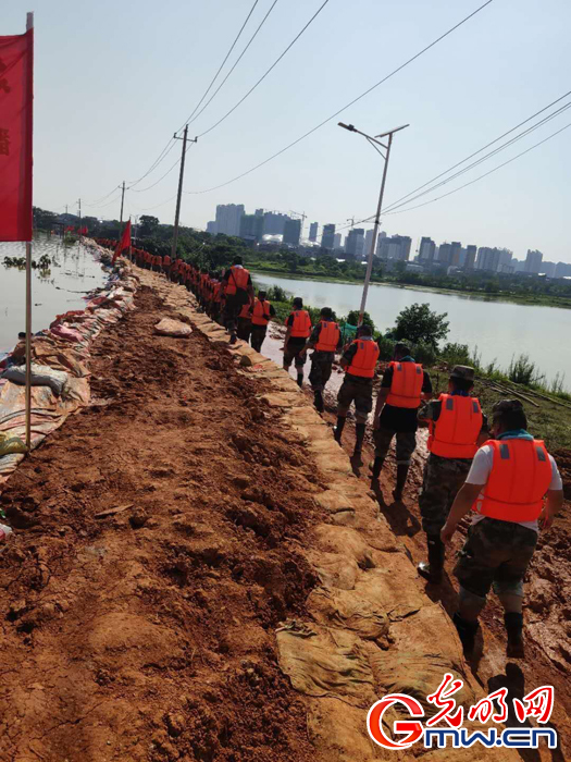 請戰！歸隊！退役老兵千里馳援鄱陽(yáng)抗洪