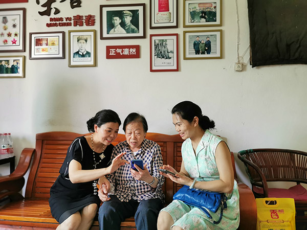 許靈：從正團職政委到金牌“月嫂”，一位自主擇業(yè)女軍官的人生跨越