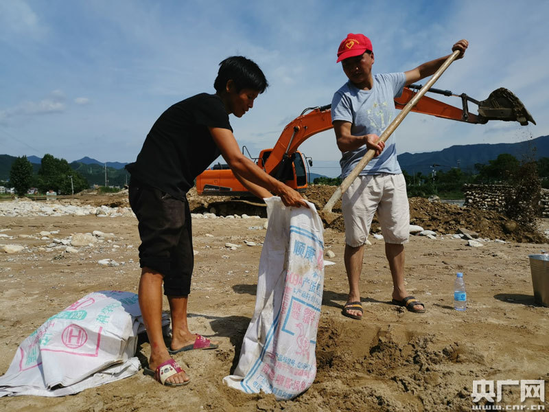 李壽來(lái)：才下軍旅前哨，又上脫貧一線(xiàn)