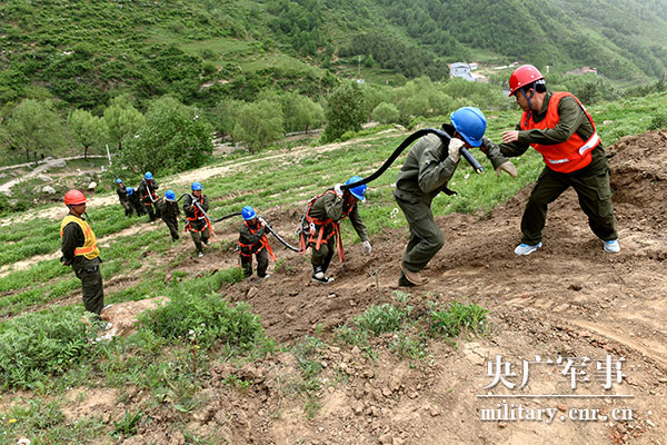 梁建明：駐村扶貧1200多天，鐫刻在十八盤(pán)村的鄉土深情