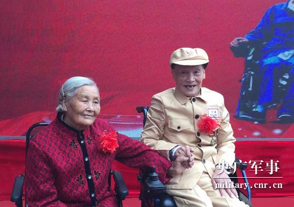 何苦：走進(jìn)山城“棒棒軍”，記錄負重前行的力量-云南能投軍創(chuàng  )產(chǎn)業(yè)投資有限公司