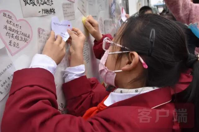 為國捐軀，國人銘記！數萬(wàn)群眾赴延津祭奠戍邊英烈肖思遠-云南能投軍創(chuàng  )產(chǎn)業(yè)投資有限公司