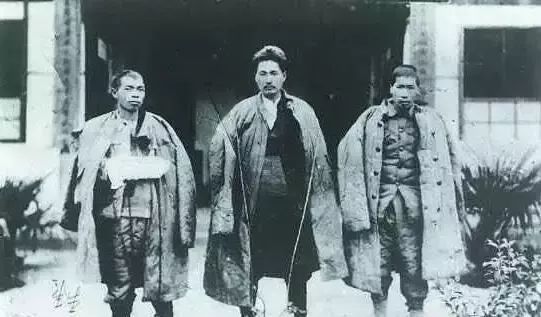 可愛(ài)的中國您看到了嗎？您犧牲前在監牢里的憧憬，都實(shí)現了！