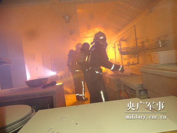 03.jpg 趙佳樂(lè ):一位大學(xué)生士兵退伍返校的960天-云南能投軍創(chuàng )產(chǎn)業(yè)投資有限公司