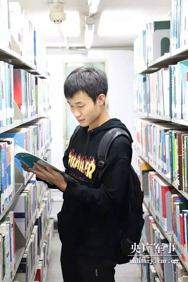 04.jpg 趙佳樂(lè ):一位大學(xué)生士兵退伍返校的960天-云南能投軍創(chuàng )產(chǎn)業(yè)投資有限公司