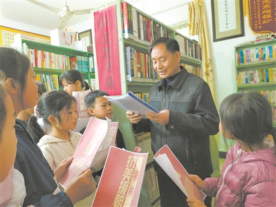 11.jpg 退役軍人梁綸開(kāi)立足鄉村圖書(shū)館傳播紅色精神 農舍飄書(shū)香 家國入胸懷-云南能投軍創(chuàng )產(chǎn)業(yè)投資有限公司