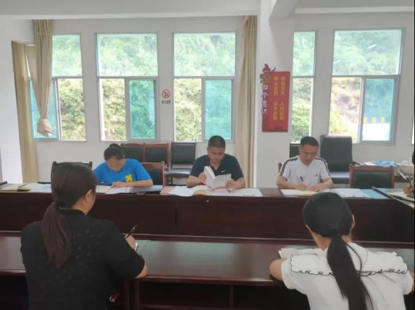 黨史學(xué)習教育 | 麻栗坡縣退役軍人事務(wù)局開(kāi)展“深化四史學(xué)習·不忘初心使命”活動(dòng)-云南能投軍創(chuàng  )產(chǎn)業(yè)投資有限公司