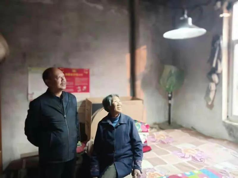 中國退役軍人丨慶祝建黨100周年特別節目《忠誠》第九集：《郭萬(wàn)里 ：筆墨深情，為黨謳歌》-云南能投軍創(chuàng  )產(chǎn)業(yè)投資有限公司