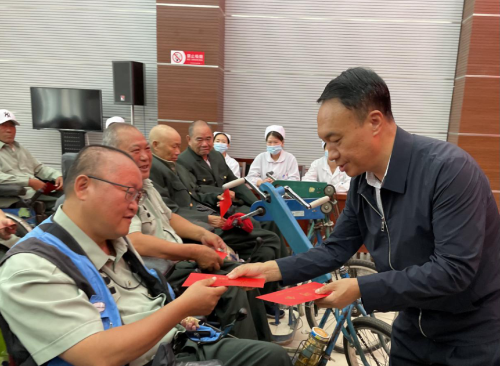 吉宏龍佳廳長(cháng)看望慰問(wèn)省榮譽(yù)軍人康復醫院傷殘軍人-云南能投軍創(chuàng  )產(chǎn)業(yè)投資有限公司