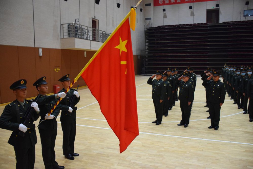 告別軍旗！戰略支援部隊某部舉行士兵退役儀式-云南能投軍創(chuàng  )產(chǎn)業(yè)投資有限公司