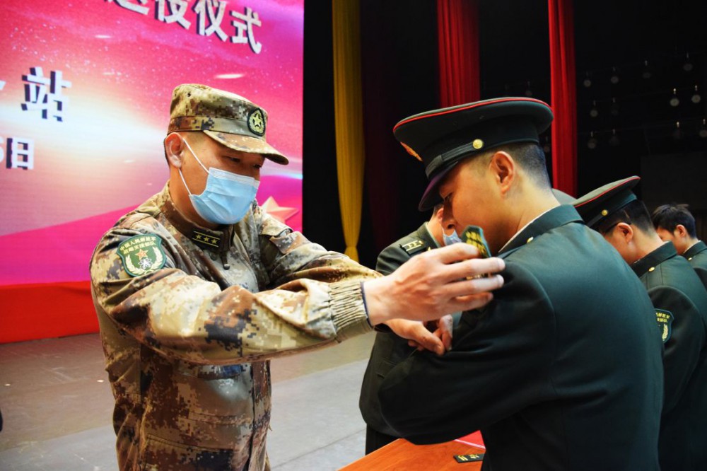 告別軍旗！戰略支援部隊某部舉行士兵退役儀式-云南能投軍創(chuàng  )產(chǎn)業(yè)投資有限公司