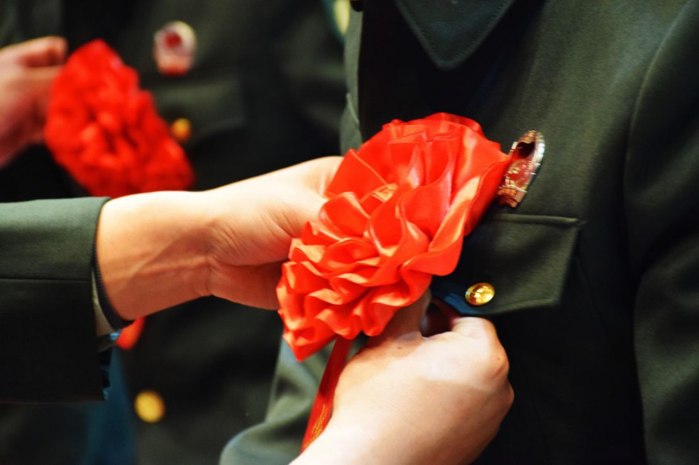 告別軍旗！戰略支援部隊某部舉行士兵退役儀式-云南能投軍創(chuàng  )產(chǎn)業(yè)投資有限公司