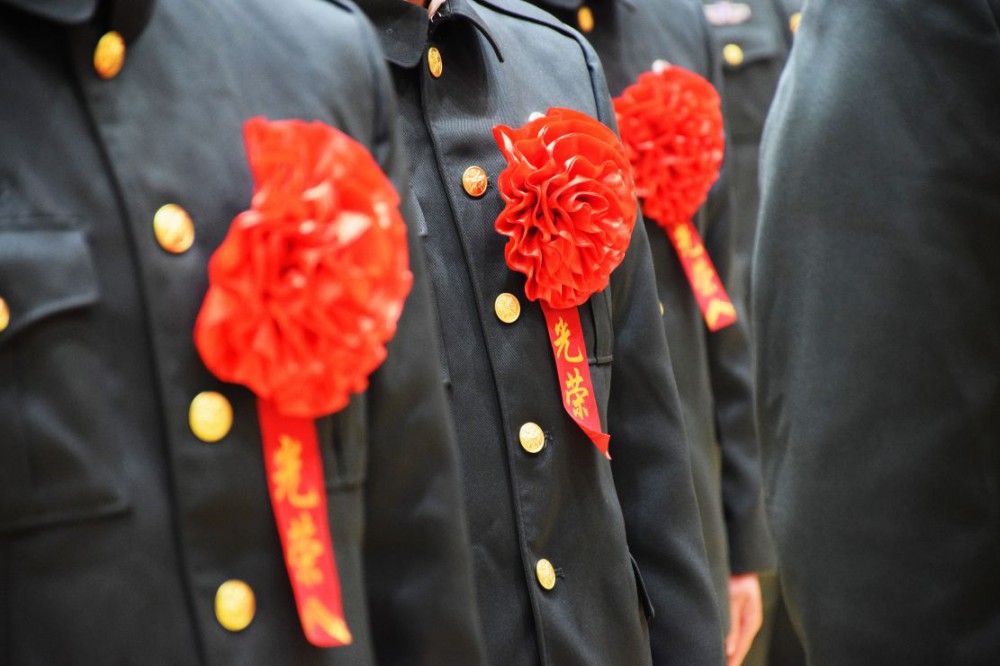 告別軍旗！戰略支援部隊某部舉行士兵退役儀式-云南能投軍創(chuàng  )產(chǎn)業(yè)投資有限公司