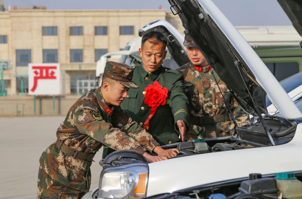 退伍老兵的最后堅守：卸下肩章 卻沒(méi)有卸下責任