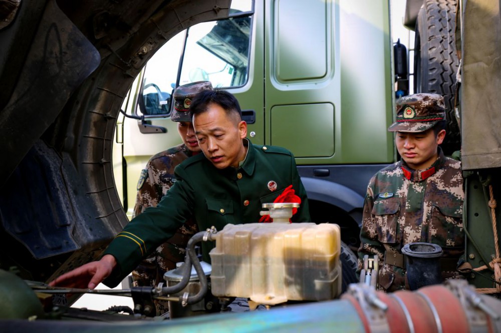 退伍老兵的最后堅守：卸下肩章 卻沒(méi)有卸下責任