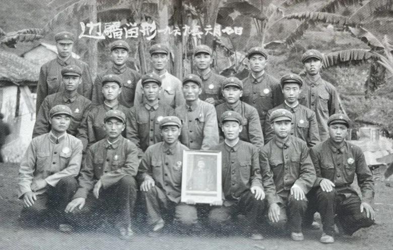 了不起的退役軍人丨71歲退伍老兵“說(shuō)唱”15年，這首歌，請加入你的年度歌單！-云南能投軍創(chuàng  )產(chǎn)業(yè)投資有限公司