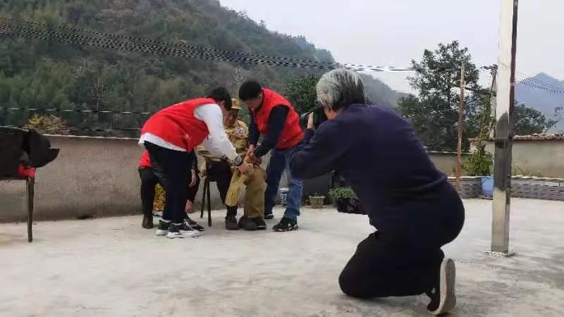 這張大“合影”，太珍貴了！