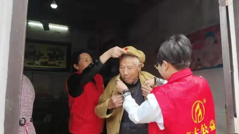 這張大“合影”，太珍貴了！