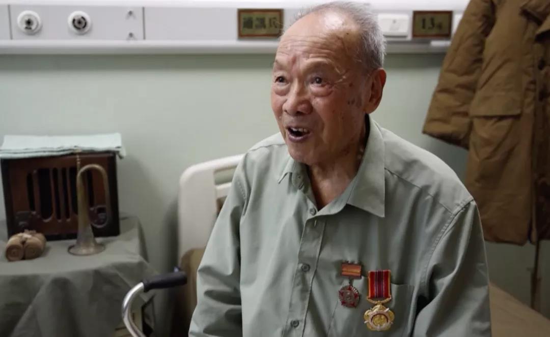 搪瓷缸、軍大衣……病房變“營(yíng)房” 只為喚醒他們的記憶