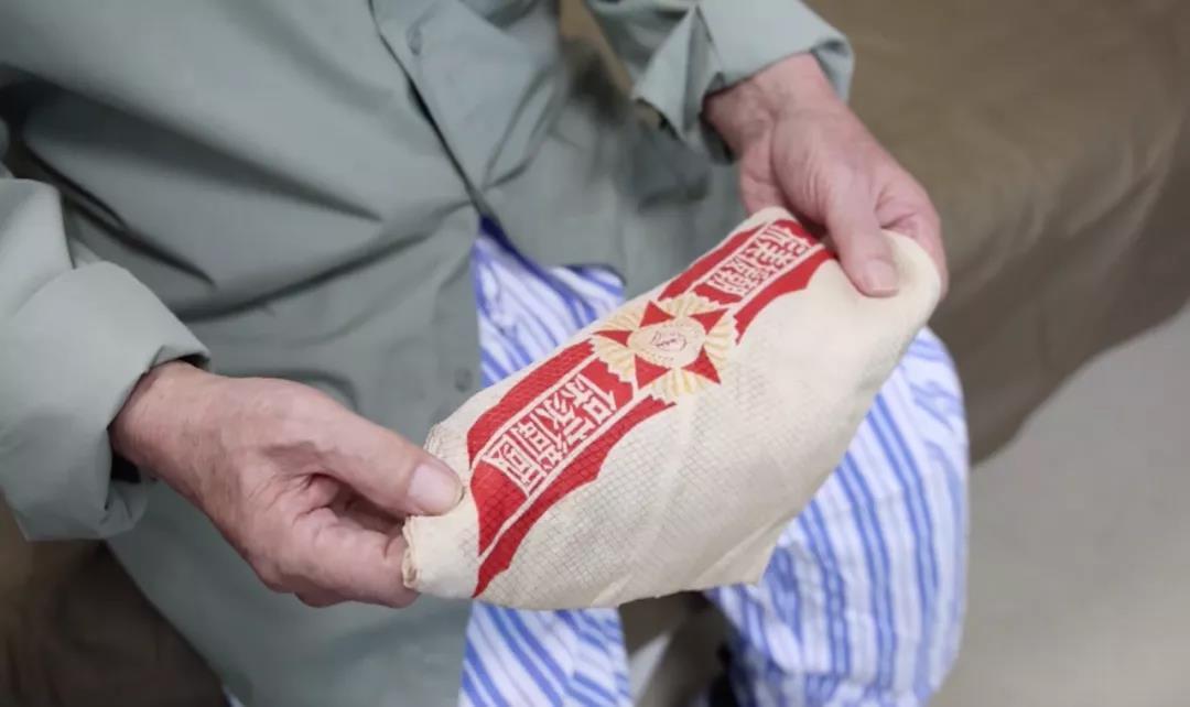 搪瓷缸、軍大衣……病房變“營(yíng)房” 只為喚醒他們的記憶