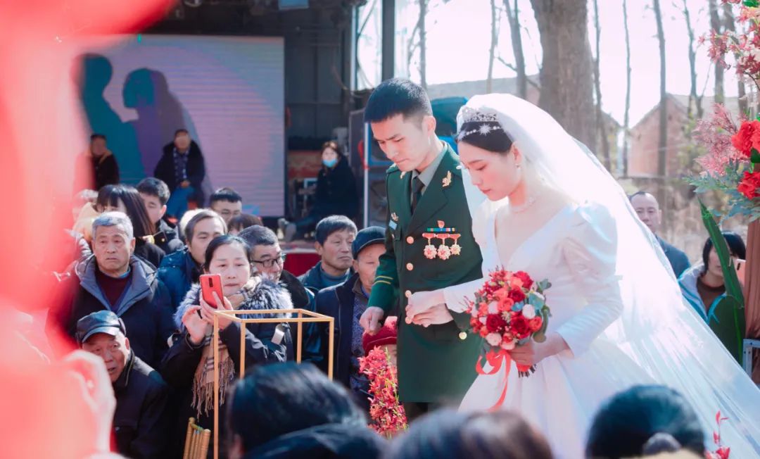 婚禮+喜報 榮譽(yù)+尊崇-云南能投軍創(chuàng  )產(chǎn)業(yè)投資有限公司