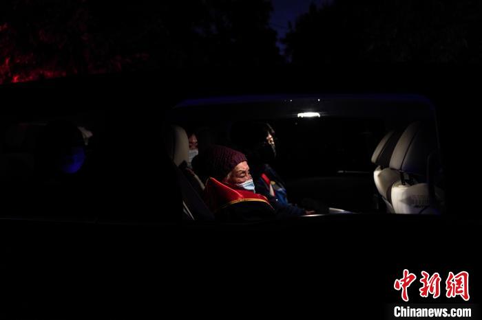 2.jpg 93歲抗戰女兵回昆探親償夙愿-云南能投軍創(chuàng )產(chǎn)業(yè)投資有限公司