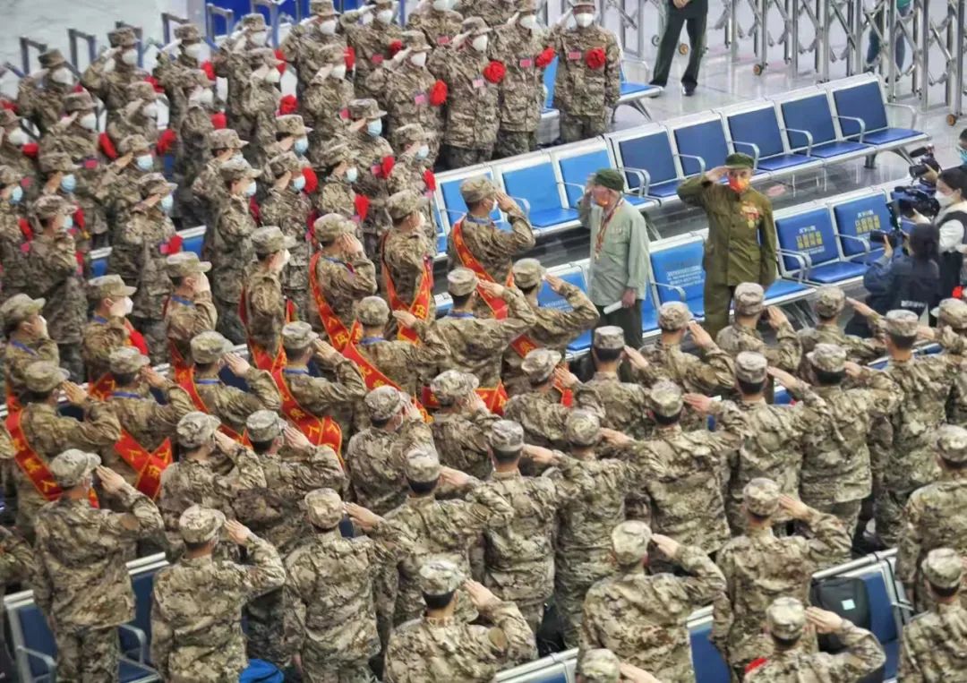 “重慶是座英雄的城市”！抗美援朝老兵寄語(yǔ)2022年春季新兵-云南能投軍創(chuàng  )產(chǎn)業(yè)投資有限公司