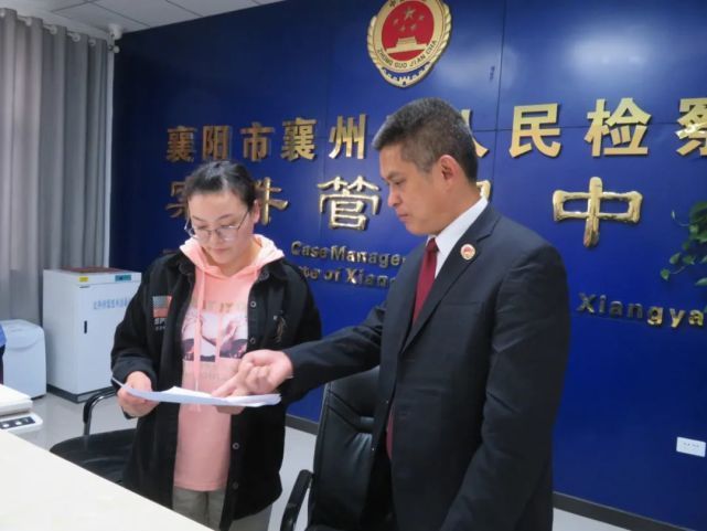 平凡崗位上發(fā)出耀眼的光！同事戰友追憶梅華明淚滿(mǎn)巾