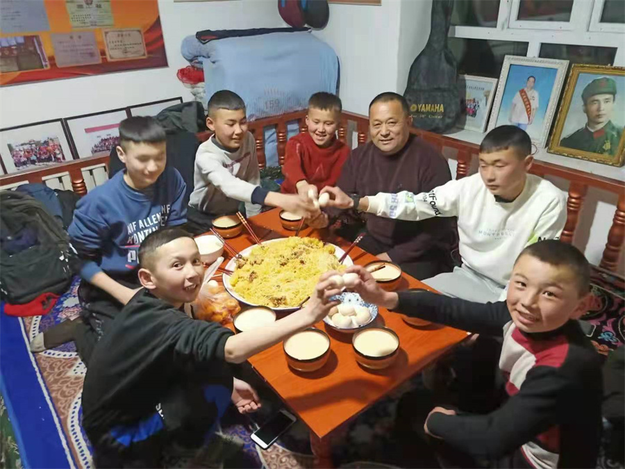 用愛(ài)照亮175個(gè)孩子求學(xué)路的“阿塔”，是一名退伍老兵-云南能投軍創(chuàng  )產(chǎn)業(yè)投資有限公司