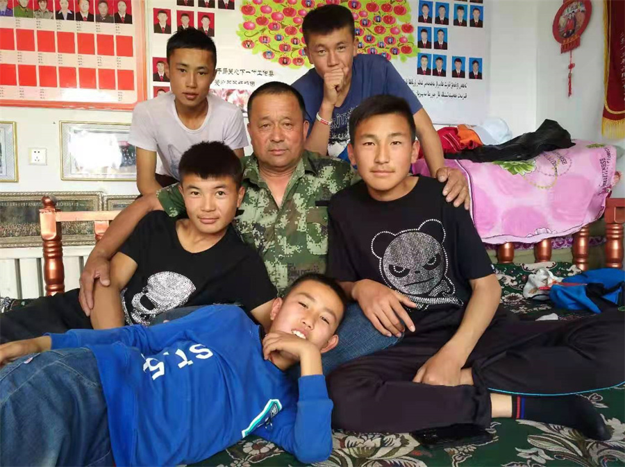 用愛(ài)照亮175個(gè)孩子求學(xué)路的“阿塔”，是一名退伍老兵-云南能投軍創(chuàng  )產(chǎn)業(yè)投資有限公司