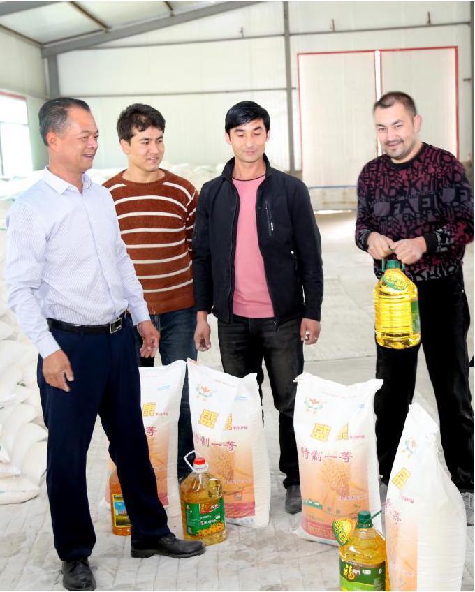 “橄欖綠”轉赴“新戰場(chǎng)”，黃沙地里“闖”出綠色扶貧路