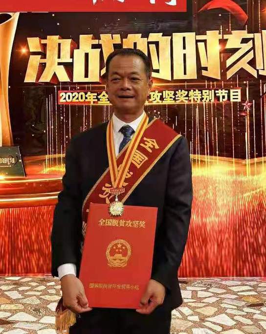 “橄欖綠”轉赴“新戰場(chǎng)”，黃沙地里“闖”出綠色扶貧路