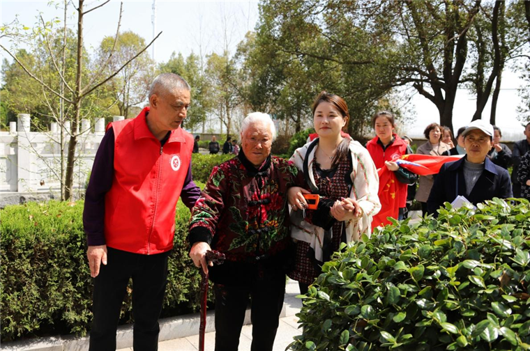 39年如一日，退伍老兵徐振理踏訪(fǎng)千山萬(wàn)水為英烈尋親