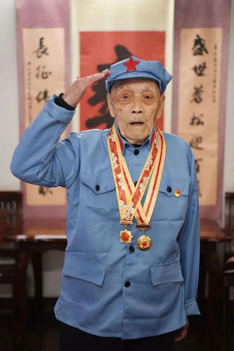 106歲的老人走了，網(wǎng)友刷屏致敬