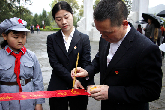 共青團中央宣傳部、退役軍人事務(wù)部宣傳中心聯(lián)合全國多地英雄烈士紀念設施開(kāi)展  2022年“清明祭英烈”主題紀念活動(dòng)——12小時(shí)慢直播 云端寄哀思