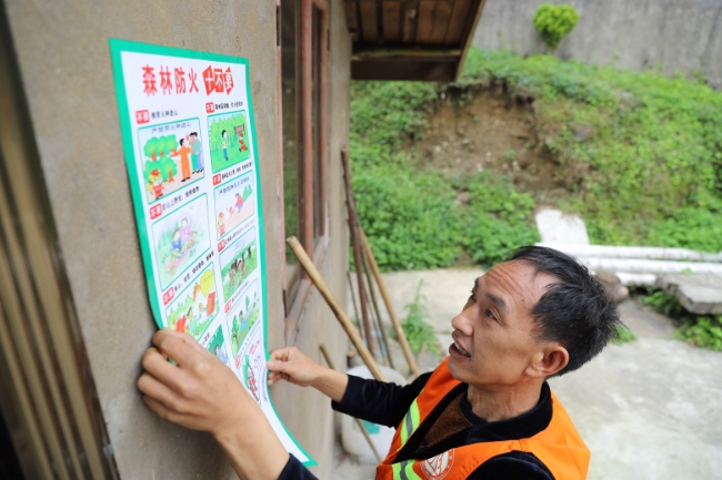 四川廣安：父子兩代人，青春換青山