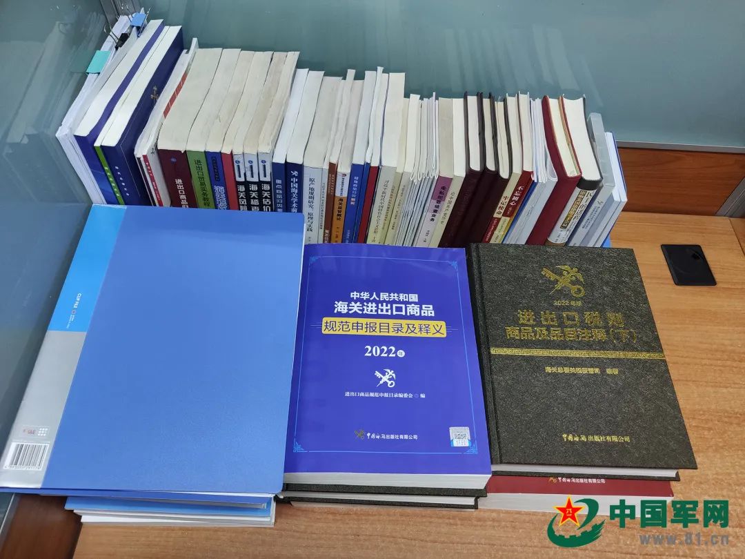 了不起的退役軍人丨40歲從軍醫“跨界”到海關(guān)，他竟還能年年拿第一！-云南能投軍創(chuàng  )產(chǎn)業(yè)投資有限公司