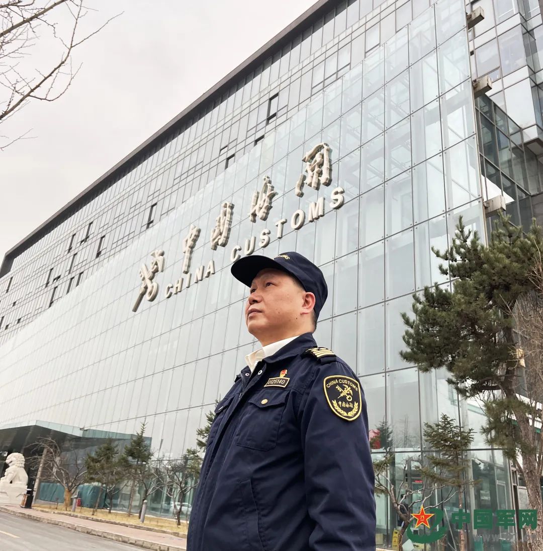 了不起的退役軍人丨40歲從軍醫“跨界”到海關(guān)，他竟還能年年拿第一！-云南能投軍創(chuàng  )產(chǎn)業(yè)投資有限公司