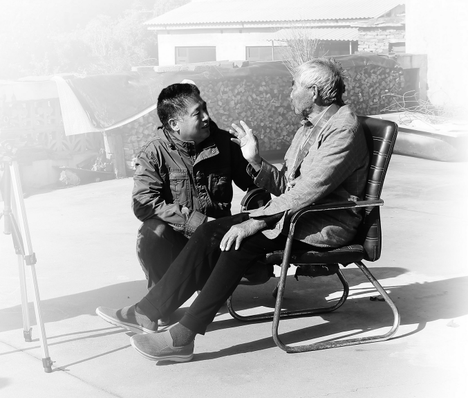 他們與時(shí)間賽跑，為100位參戰老兵留下掌印和影像