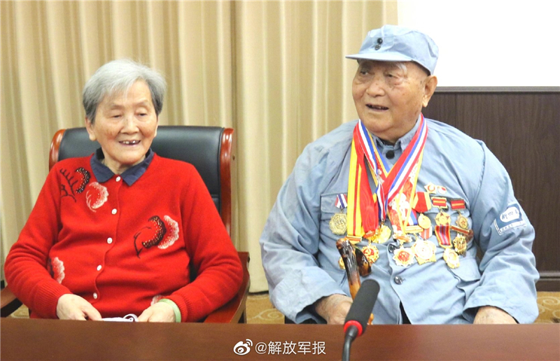 感動(dòng)！這場(chǎng)相聚讓“冰雕連”老戰士哽咽落淚