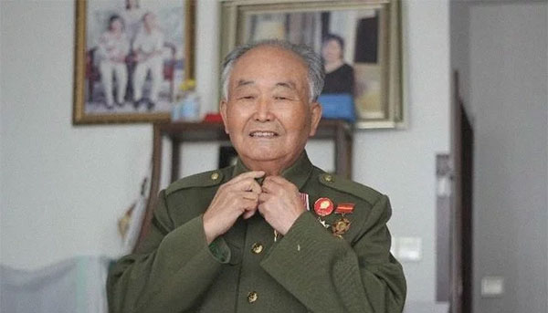 1817fa81c9610164707300.jpg 志愿軍老戰士胡長(cháng)哲講述與黃繼光母親的“家書(shū)情”-云南能投軍創(chuàng )產(chǎn)業(yè)投資有限公司